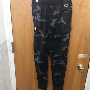Under Armour Boys Camo Black/Grey Joggers Youth Large